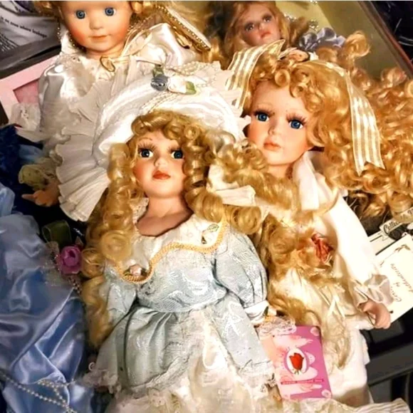 6 gorgeous porcelin dolls - Picture 2 of 7
